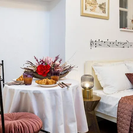 Music Hideout Old Town Appartamento *