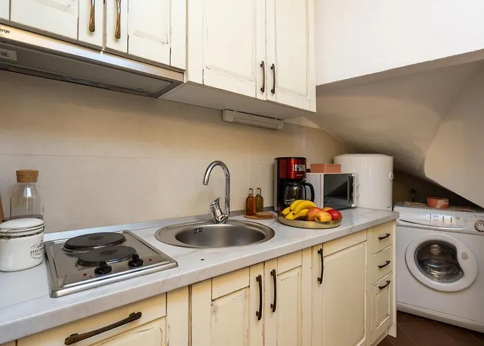 Music Hideout Old Town *