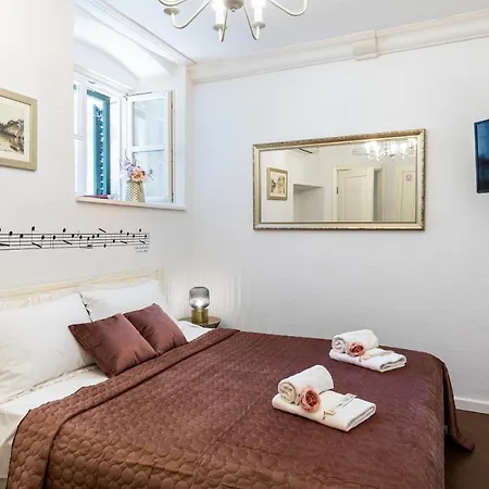 Music Hideout Old Town Апартаменты *